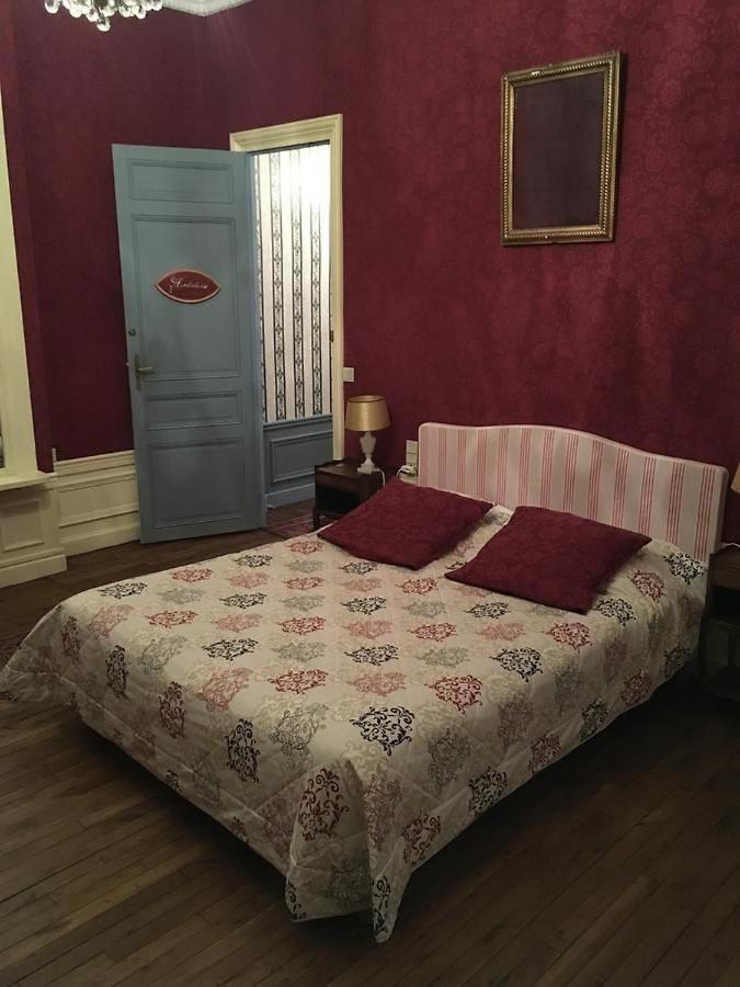 Bed and Breakfast Le Manoir de La Gravière Mouzon  Esterno foto